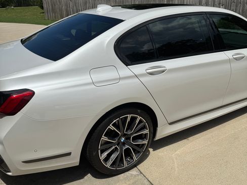 Used 2022 BMW 740i w/ M Sport Package RWD image 10