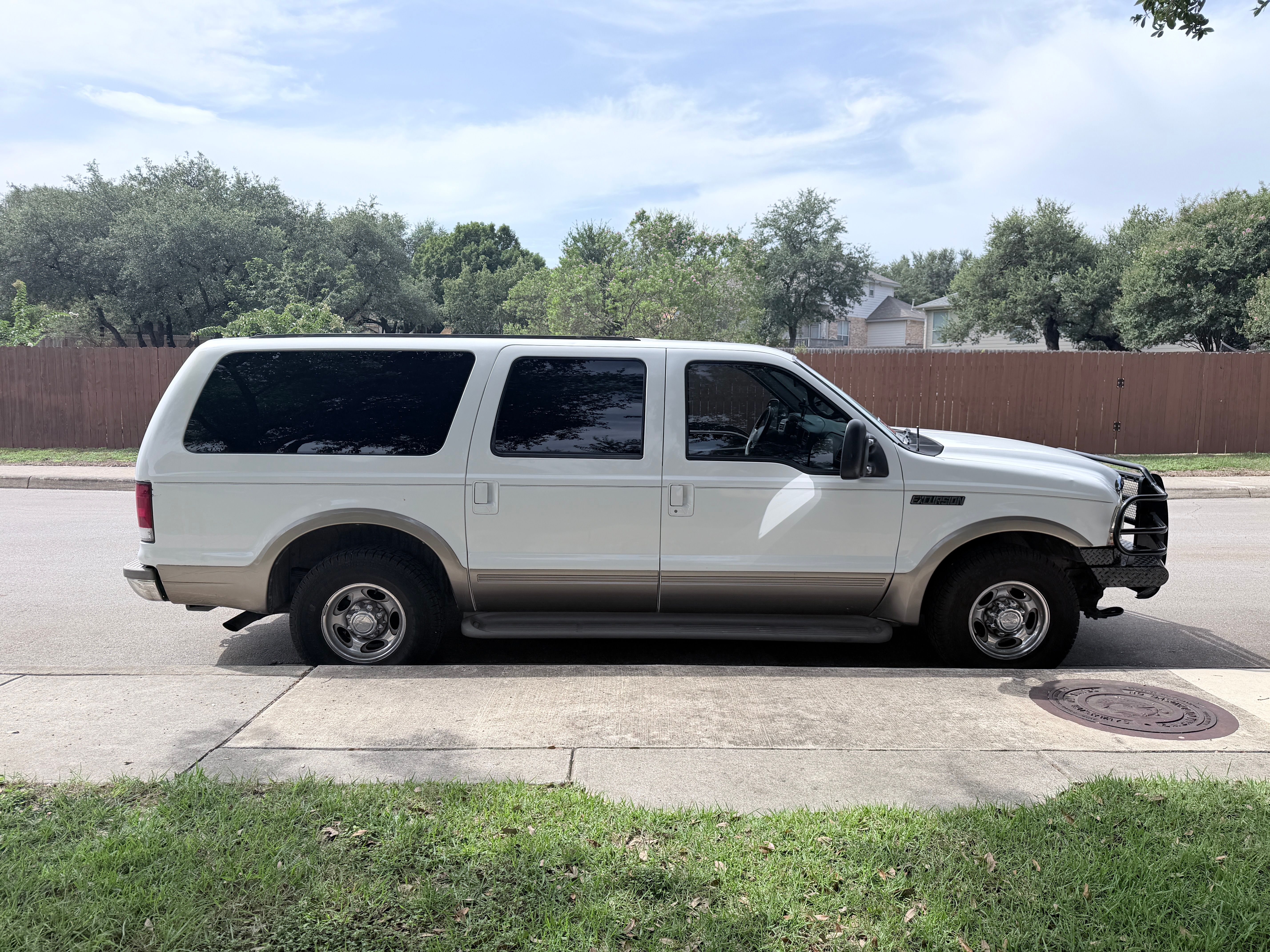 Used 2000 Ford Excursion Limited RWD image 1