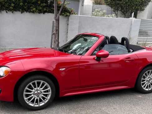 Used 2017 FIAT 124 Spider Classica image 1