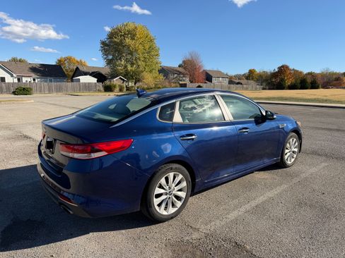 Used 2017 Kia Optima LX image 4