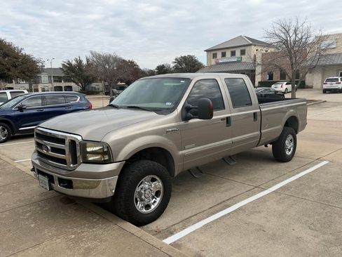 Used 2006 Ford F350 XLT image 2