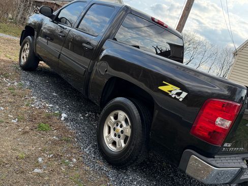 Used 2008 Chevrolet Silverado 1500 LT w/ Suspension Package, Off-Road image 8
