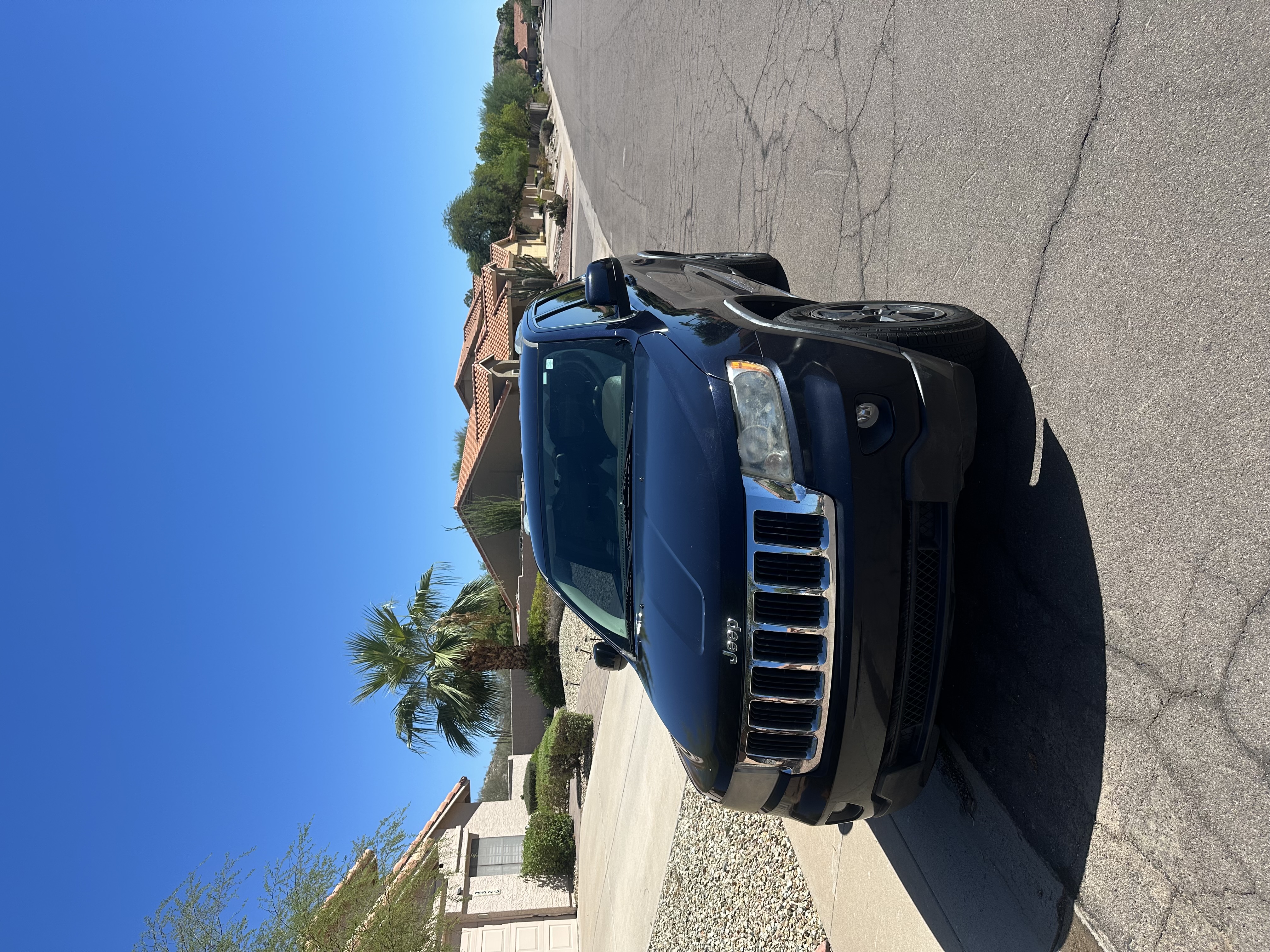 Used 2011 Jeep Grand Cherokee Laredo RWD image 2