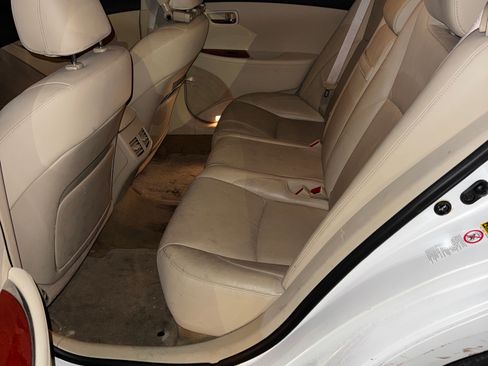Used 2011 Lexus ES 350 w/ Preferred Accessory Package FWD image 10
