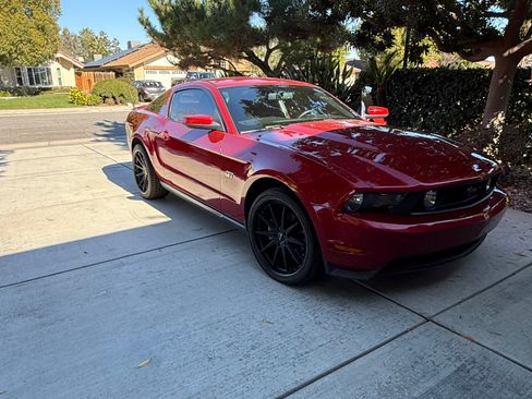 Used 2010 Ford Mustang GT Premium image 6