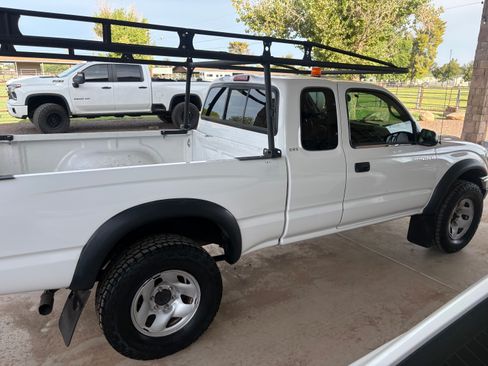 Used 2004 Toyota Tacoma PreRunner w/ SR5 Pkg RWD image 9
