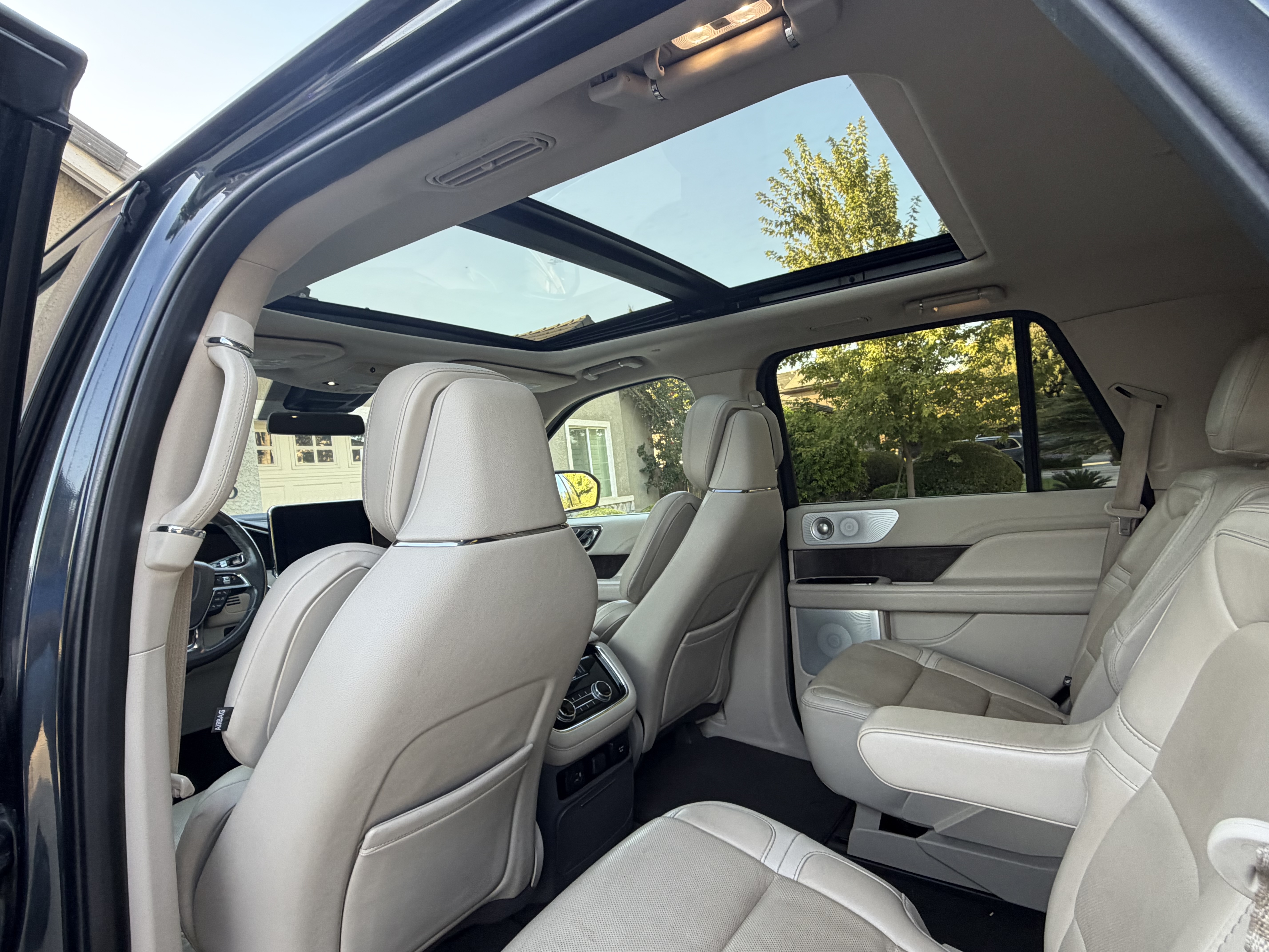 Used 2021 Lincoln Navigator Reserve w/ Luxury Package AWD/4WD image 11