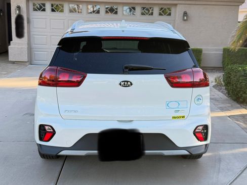 Used 2020 Kia Niro LXS w/ Paint Protection Package image 4
