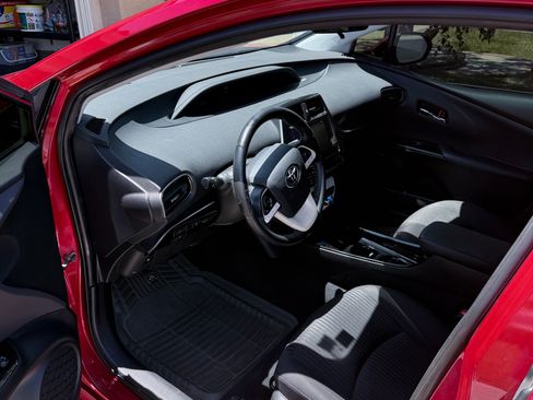 Used 2017 Toyota Prius Prime Plus w/ Carpet Mat Package FWD image 9