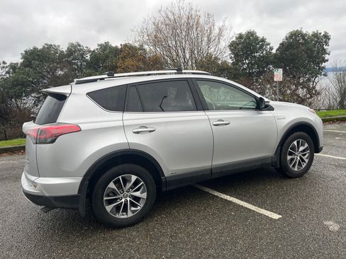Used 2016 Toyota RAV4 XLE image 6