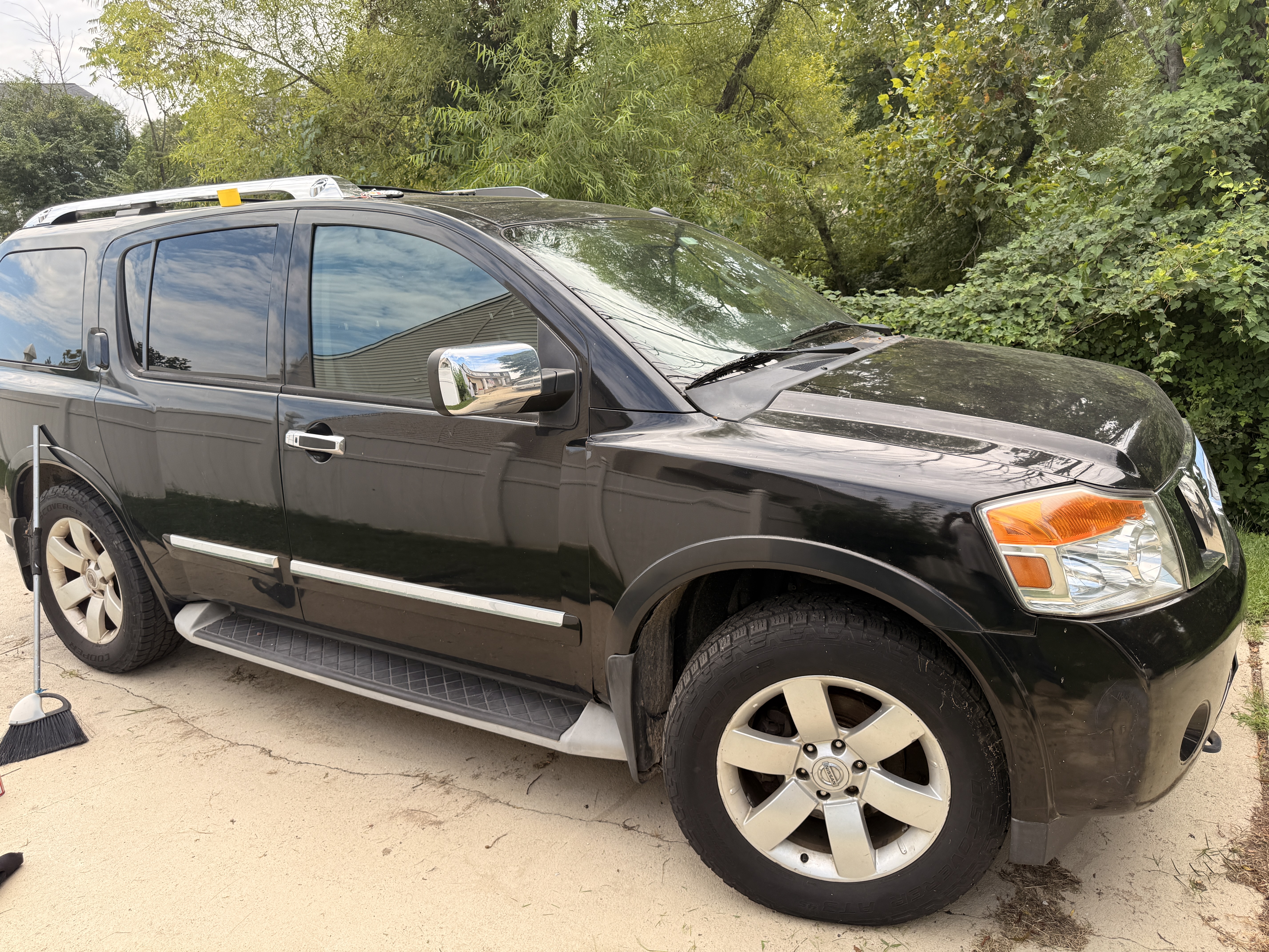 Used 2013 Nissan Armada SL AWD/4WD image 2