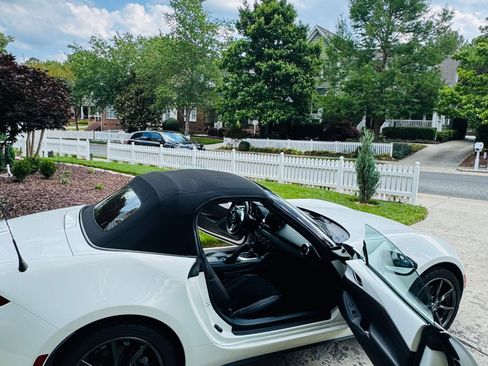 Used 2016 MAZDA MX-5 Miata Grand Touring RWD image 2