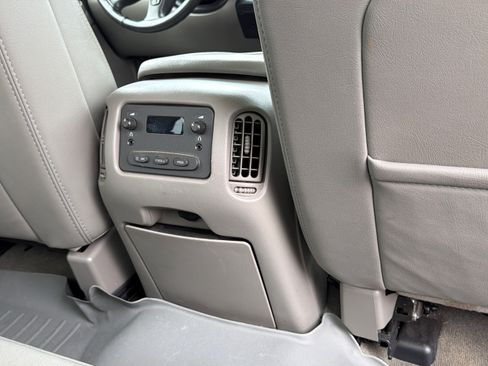 Used 2005 GMC Sierra 3500 SLT w/ Heavy-Duty Power Package image 6