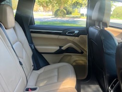 Used 2016 Porsche Cayenne image 8