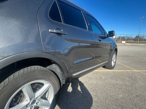 Used 2016 Ford Explorer XLT image 9