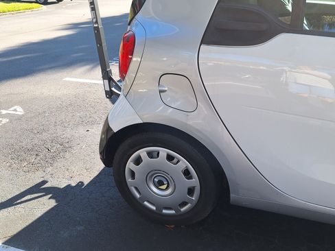 Used 2016 smart fortwo passion image 9