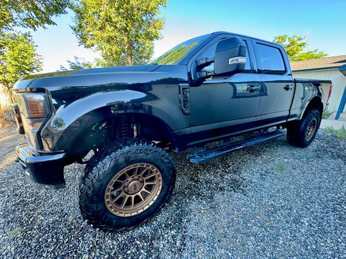 Used 2022 Ford F350 Lariat w/ Black Appearance Package AWD/4WD image 12