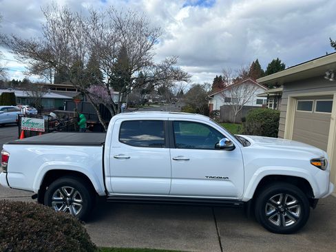 Used 2018 Toyota Tacoma Limited image 5