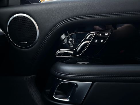 Used 2017 Land Rover Range Rover Supercharged image 12