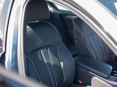 Used 2018 BMW 530i xDrive w/ M Sport Package image 10