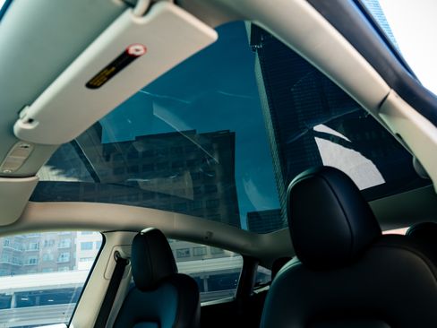 Used 2022 Tesla Model Y Long Range image 21