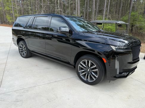 Used 2022 Cadillac Escalade ESV Sport Platinum AWD/4WD image 2