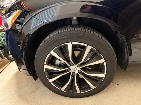 Used 2025 Volvo XC60 B5 Plus w/ Protection Package Premier image 8