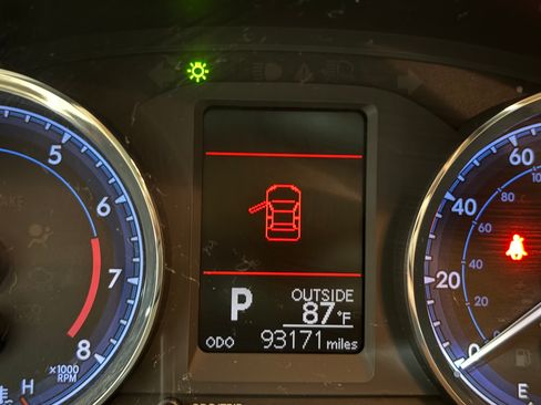 Used 2018 Toyota Corolla LE FWD image 12