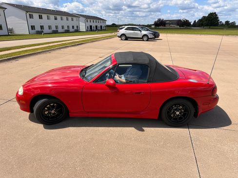 Used 2002 MAZDA MX-5 Miata image 2