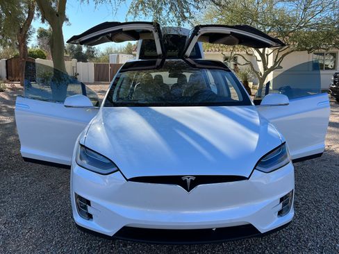Used 2017 Tesla Model X P100D image 1