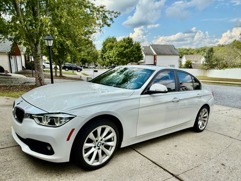 Used 2018 BMW 320i Sedan image 17