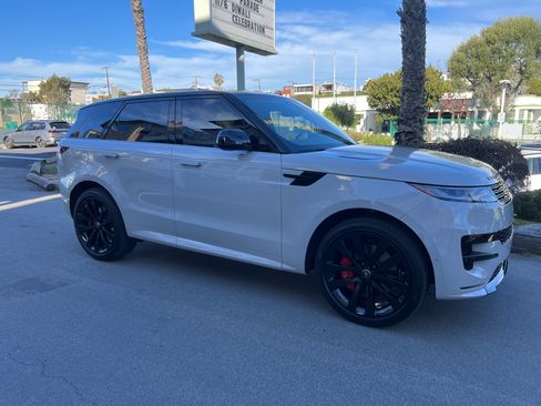 Used 2025 Land Rover Range Rover Sport Dynamic SE image 12