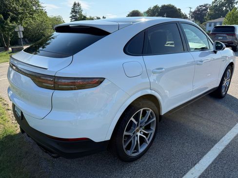 Used 2023 Porsche Cayenne Coupe AWD/4WD image 5