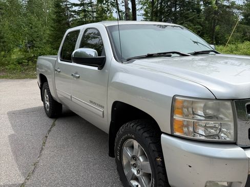 Used 2011 Chevrolet Silverado 1500 LTZ w/ Chrome Essentials Package AWD/4WD image 12