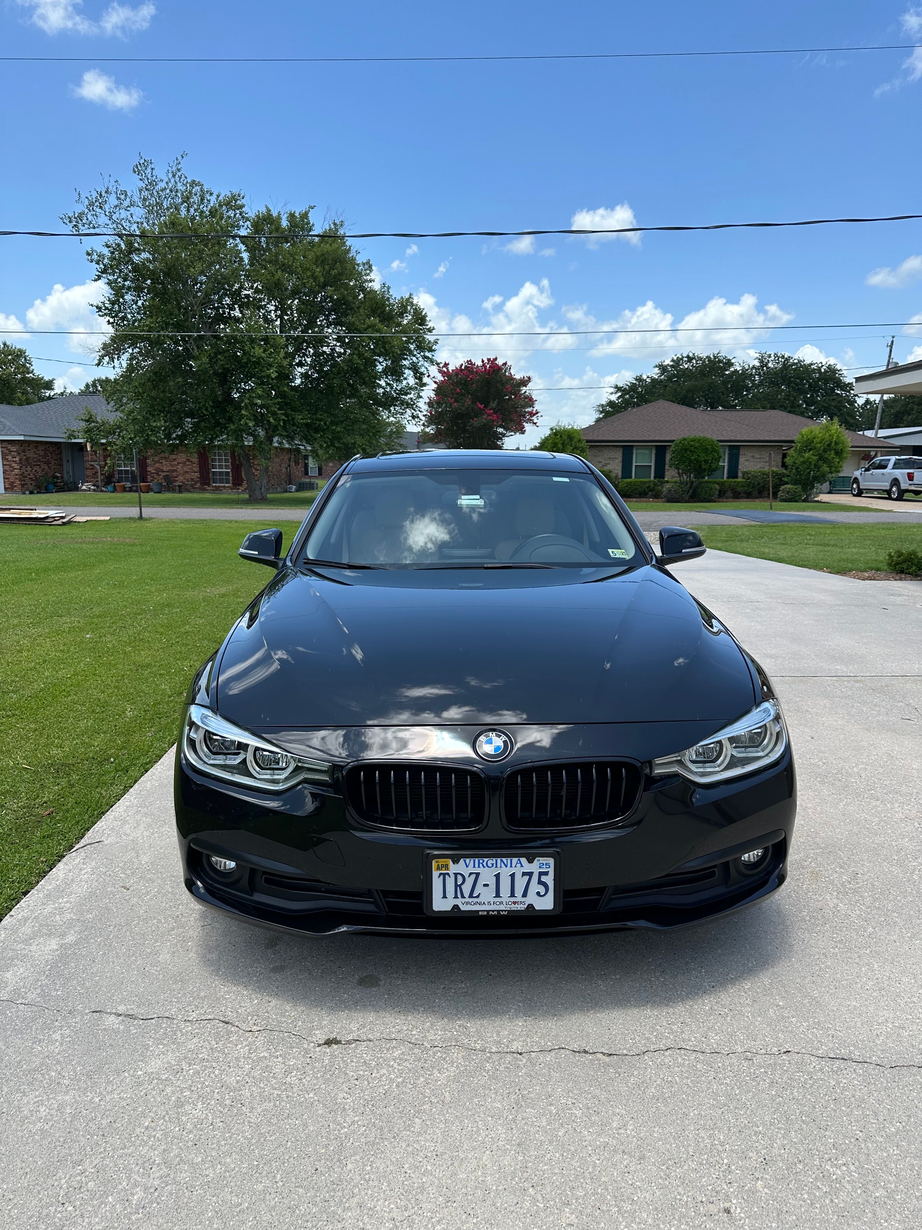Used 2018 BMW 320i Sedan RWD image 2