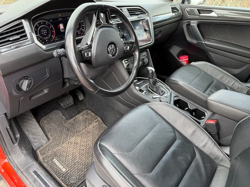 Used 2018 Volkswagen Tiguan SEL Premium image 11