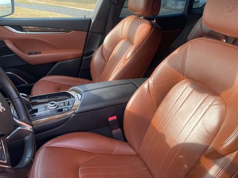 Used 2017 Maserati Levante image 14