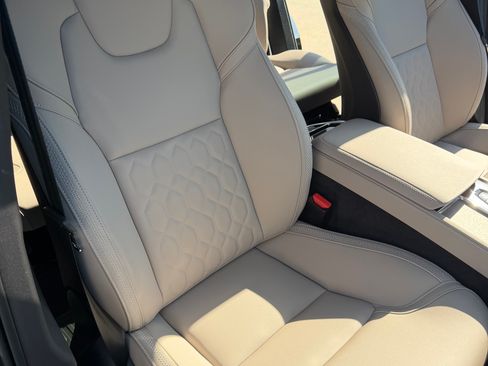 Used 2025 Volvo XC90 B5 Core w/ Climate Package AWD/4WD image 14