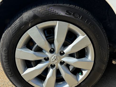 Used 2014 Toyota Corolla LE FWD image 23