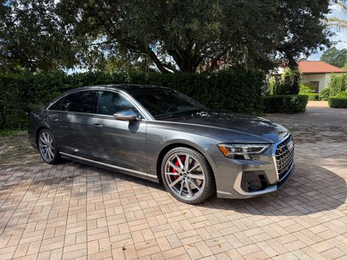 Used 2023 Audi S8 AWD/4WD image 4