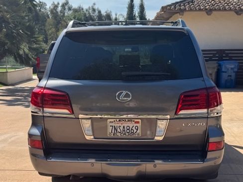 Used 2013 Lexus LX 570 4WD w/ Luxury Pkg image 12