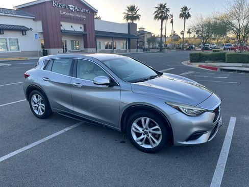 Used 2018 INFINITI QX30 image 12