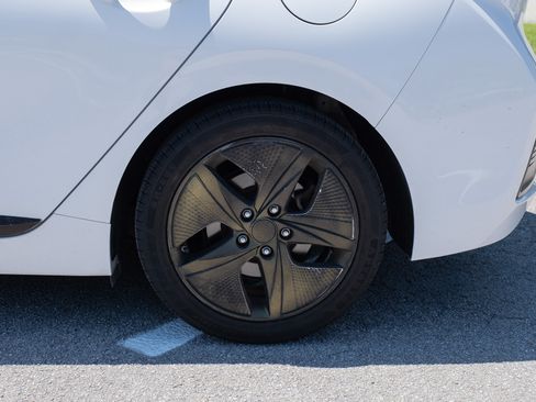 Used 2020 Hyundai Ioniq Limited image 11