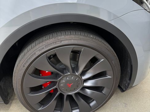 Used 2024 Tesla Model Y Performance AWD/4WD image 15