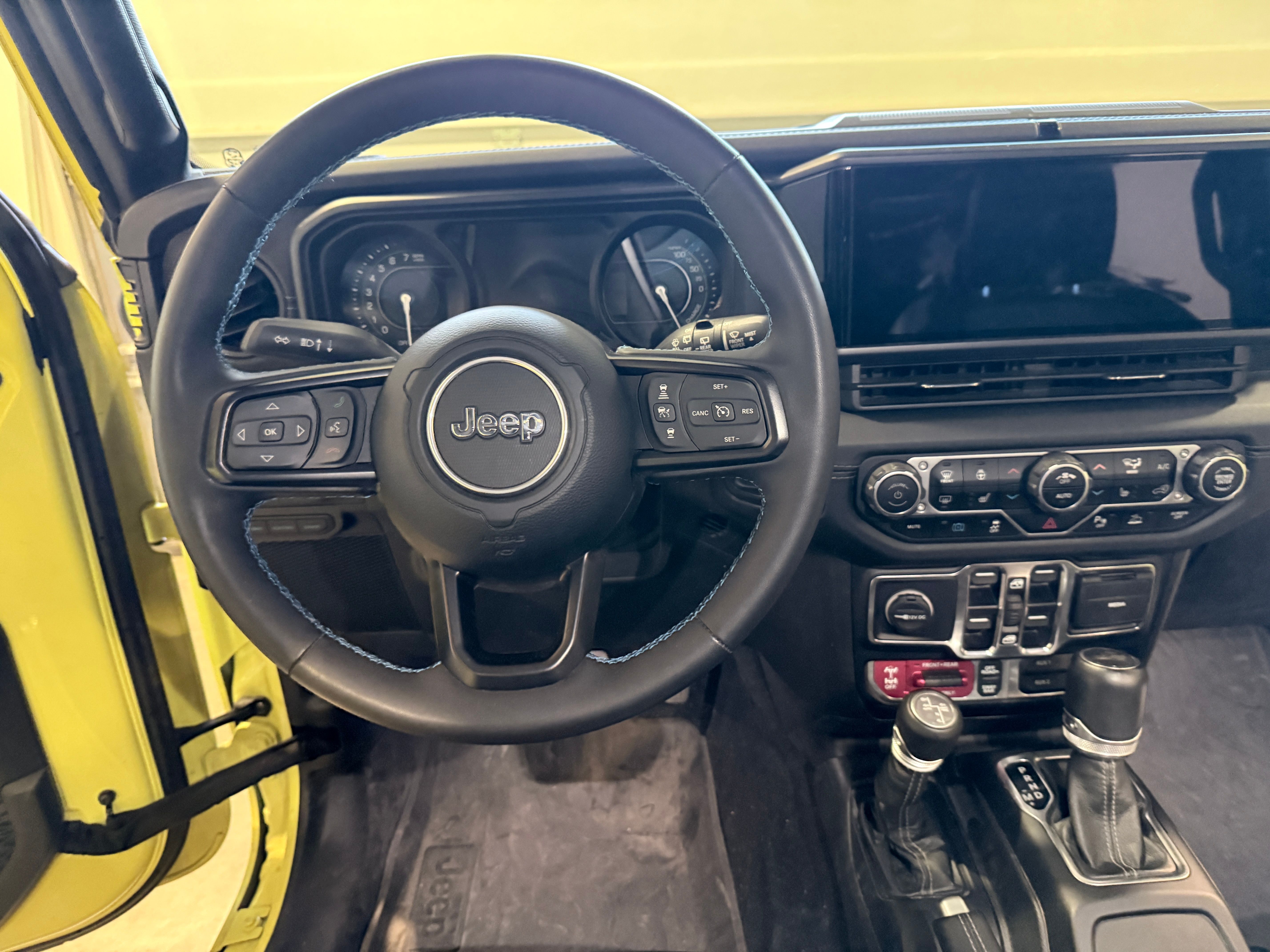 Used 2024 Jeep Wrangler Unlimited Rubicon 4xe AWD/4WD image 10