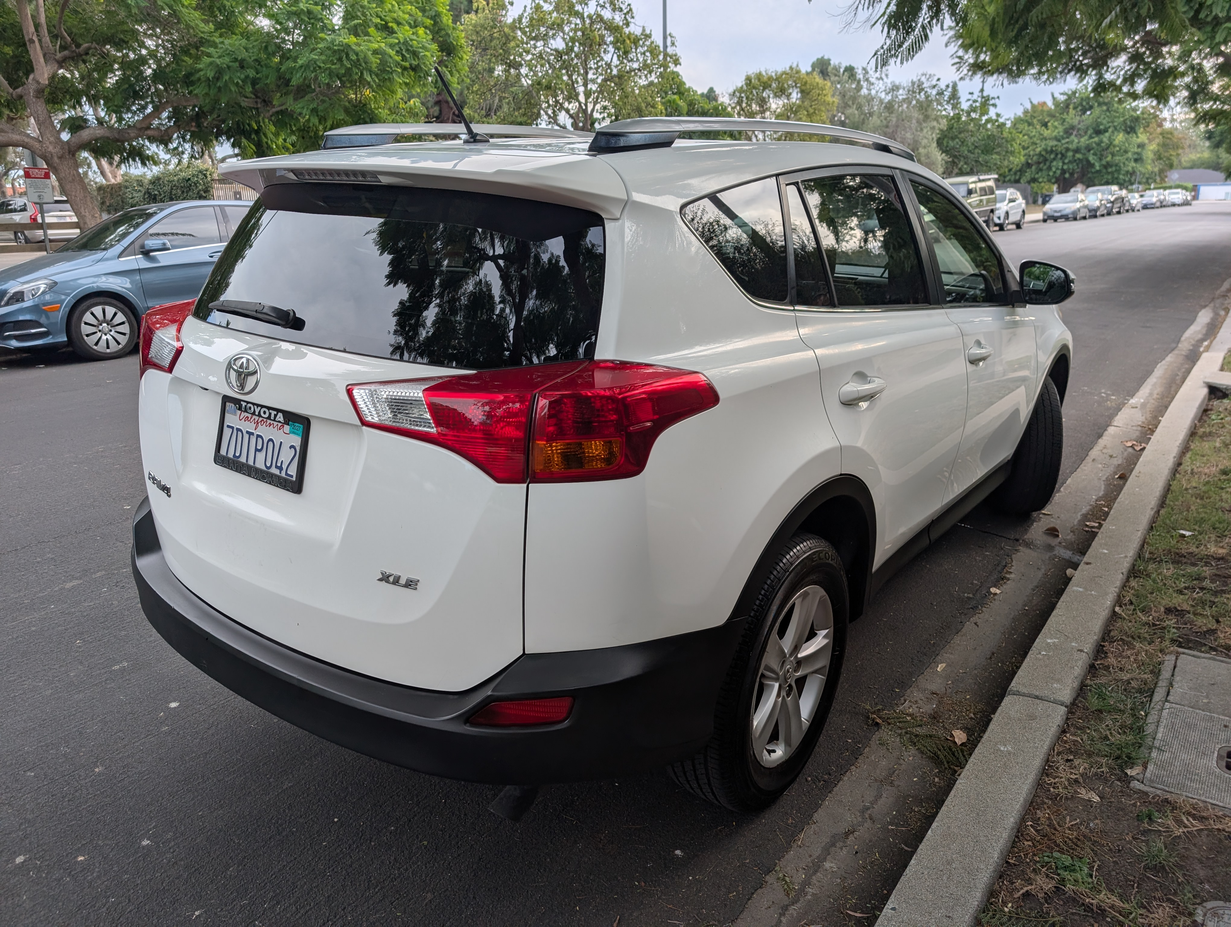 Used 2013 Toyota RAV4 XLE FWD image 6