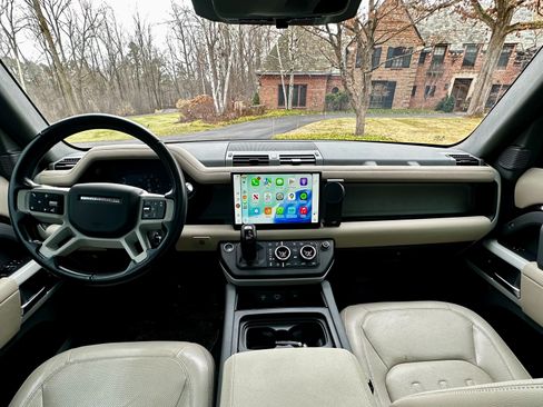 Used 2022 Land Rover Defender 110 SE image 12