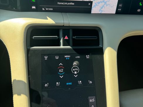 Used 2022 Porsche Taycan image 10