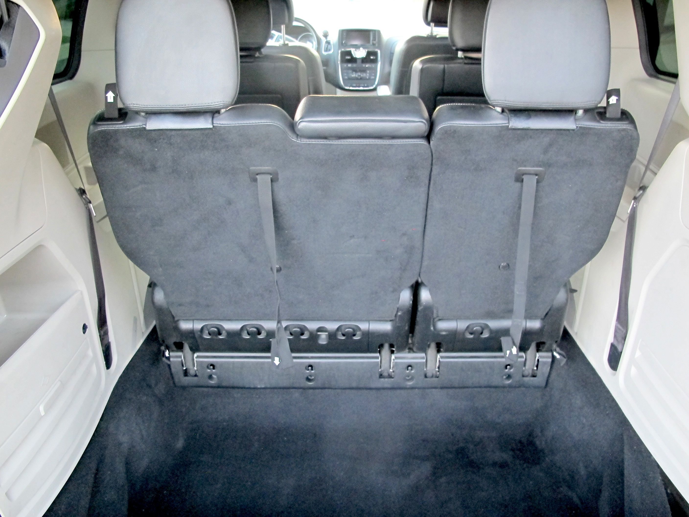 Used 2015 Chrysler Town & Country Touring FWD image 18