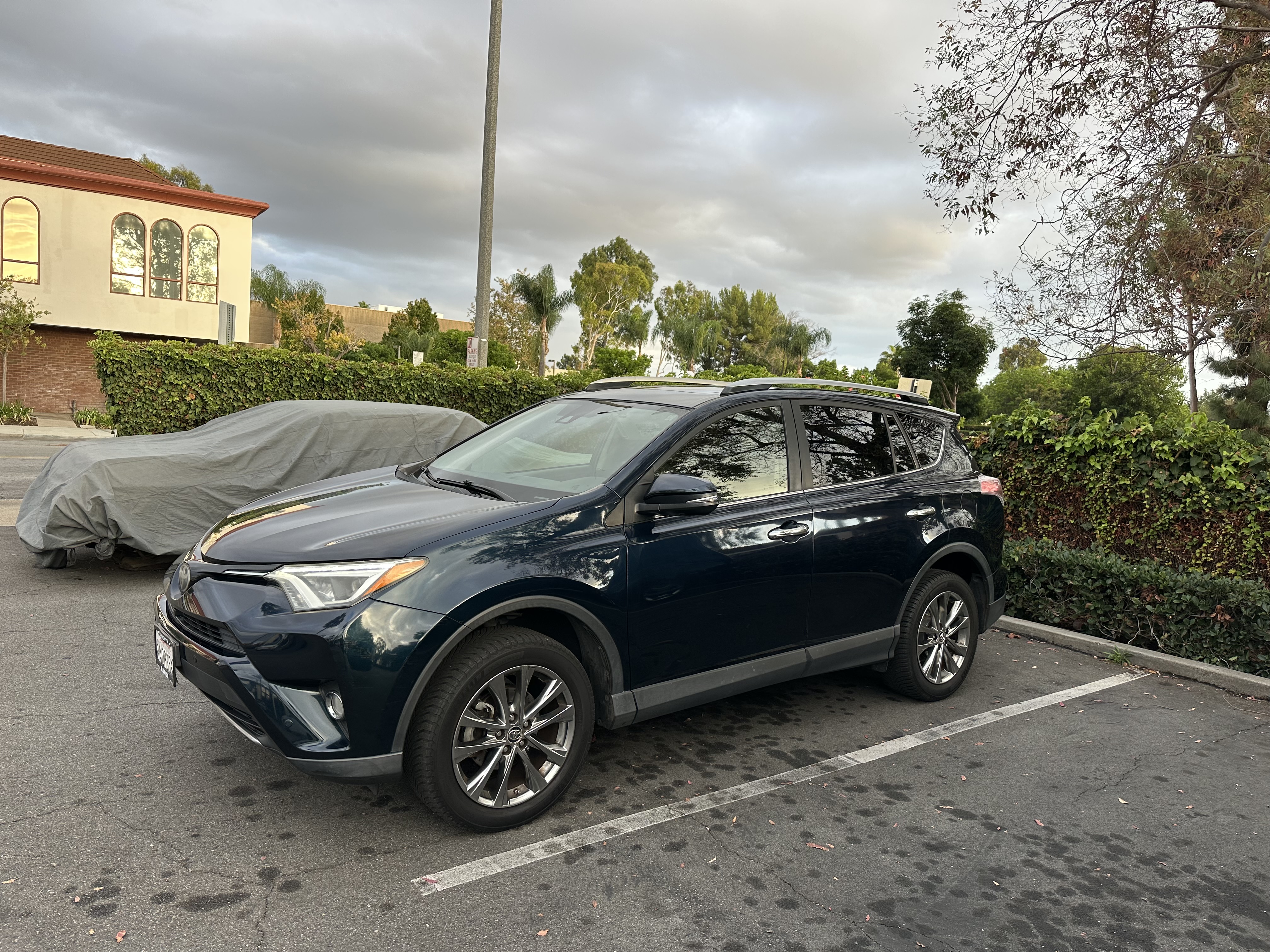 Used 2018 Toyota RAV4 Limited w/ Advanced Technology Package FWD image 5